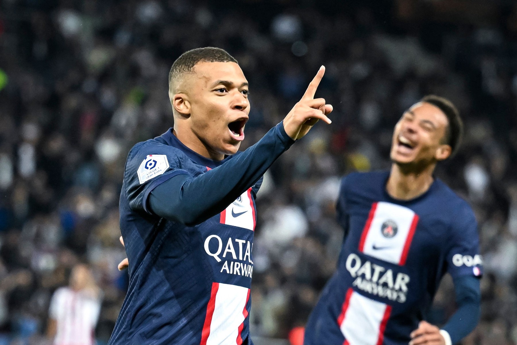 Kylian Mbappe a dat imediat răspunsul, după ce PSG i-a făcut o ofertă nemaivăzută, cu un salariu de un miliard de euro