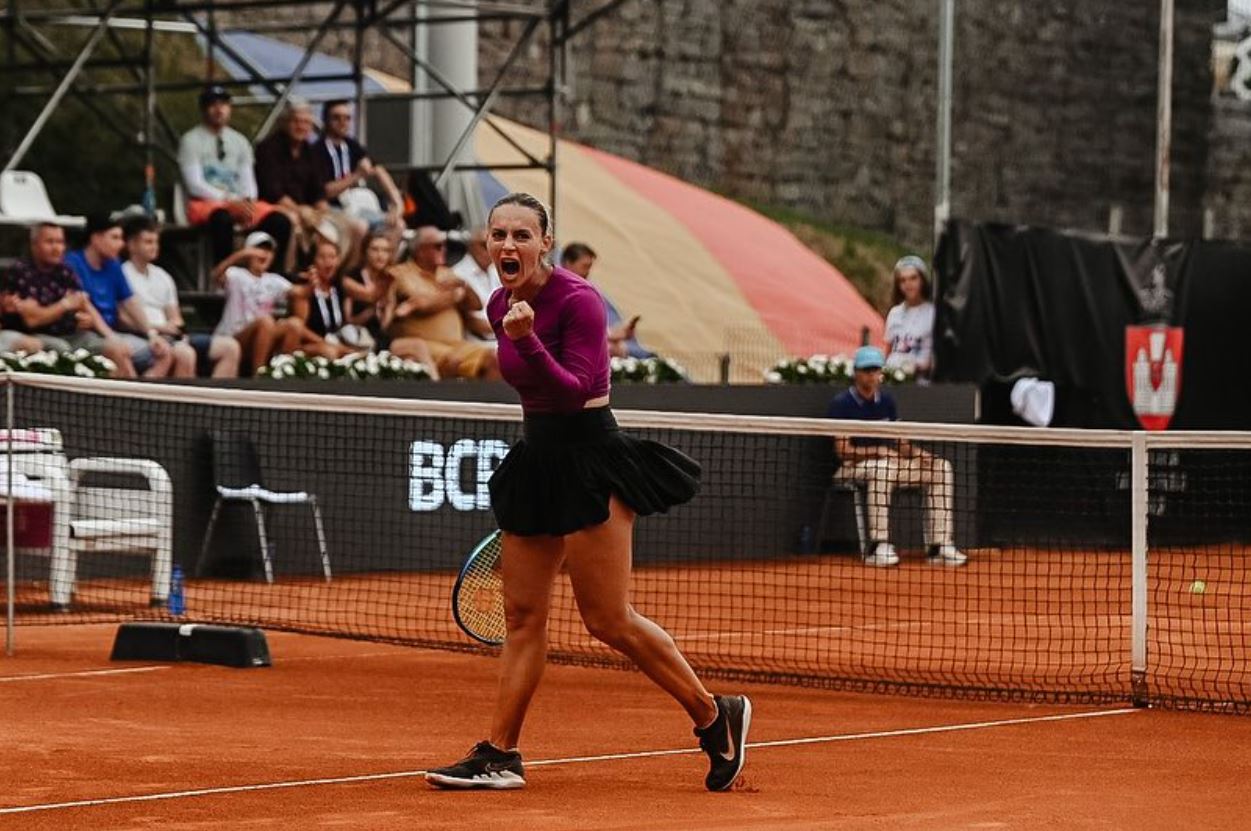 WTA Iași Open, “sferturi”. Ana Bogdan - Simona Waltert 6-0, 6-4. Urmează Irina Begu