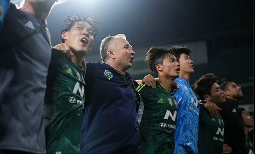 Dan Petrescu s-a calificat în optimile Ligii Campionilor Asiei! Meci nebun pentru Jeonbuk