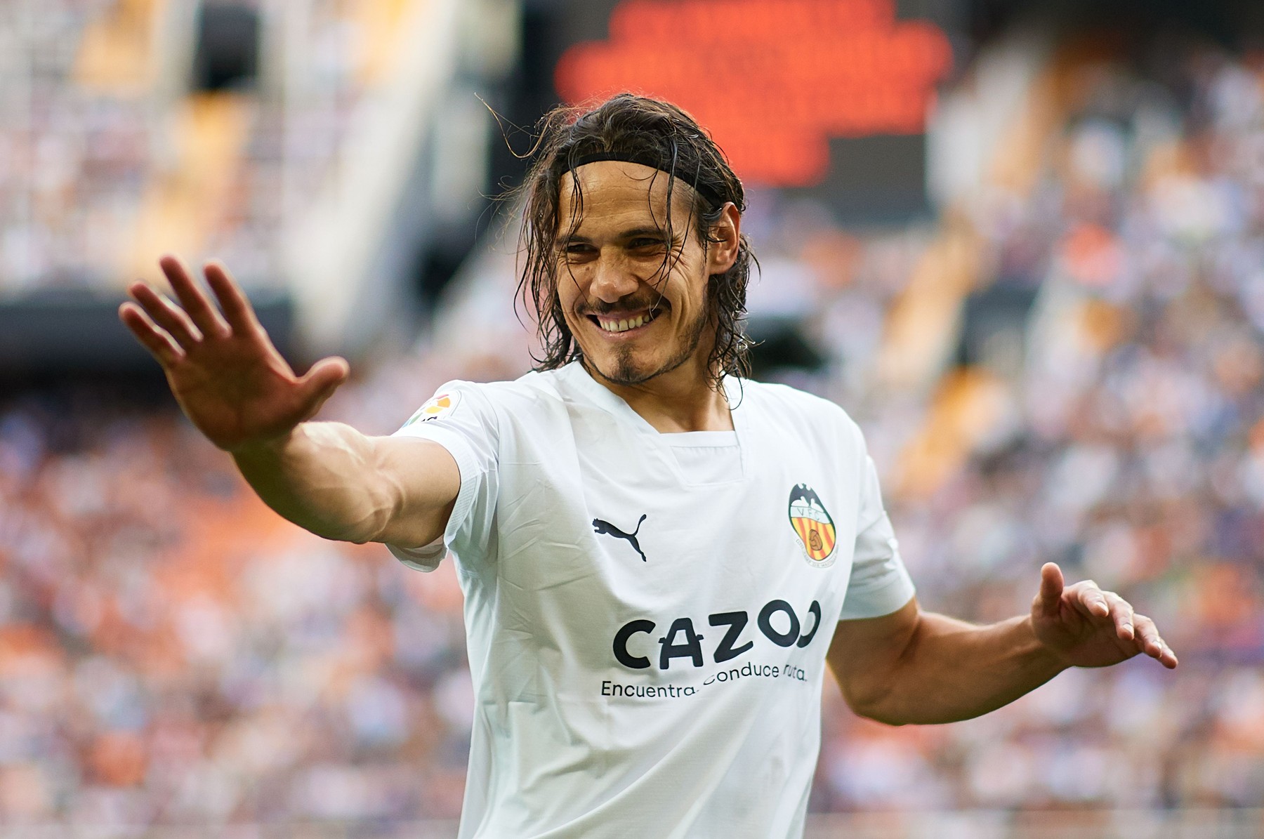 Edinson Cavani a semnat, după ce a plătit 1,5 milioane de euro ca să ”scape” de Valencia