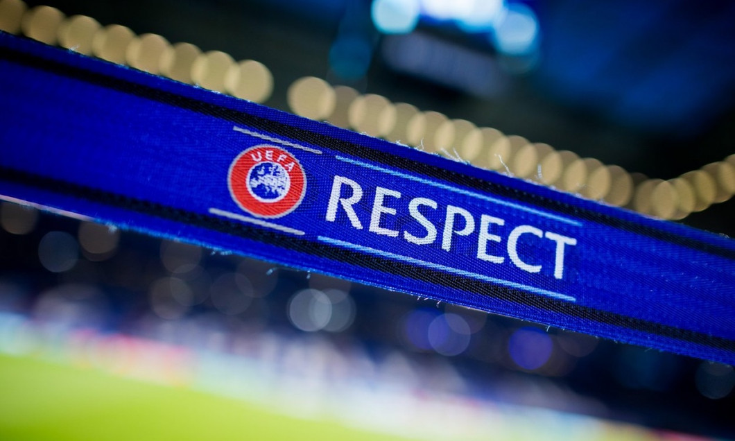 18 September 2018, North Rhine-Westphalia, Gelsenkirchen: Soccer: Champions League, FC Schalke 04 - FC Porto, Group stage, Group D, Matchday 1 in the Veltins Arena. "Respect" and the UEFA logo can be seen on a barrier tape before the match. Photo: Rolf Ve