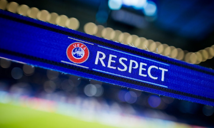 18 September 2018, North Rhine-Westphalia, Gelsenkirchen: Soccer: Champions League, FC Schalke 04 - FC Porto, Group stage, Group D, Matchday 1 in the Veltins Arena. "Respect" and the UEFA logo can be seen on a barrier tape before the match. Photo: Rolf Ve