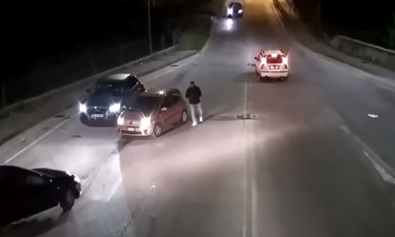 Moment horror pentru noul jucător al Rapidului! A fost atacat de fani pe stradă, ca în filmele cu mafioți