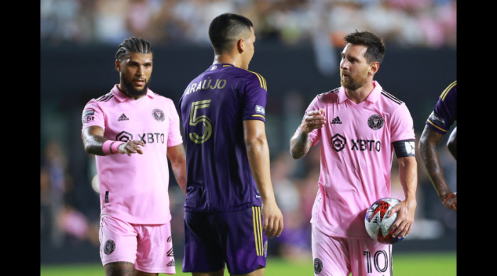 Lionel Messi și Cesar Araujo / Foto: Profimedia