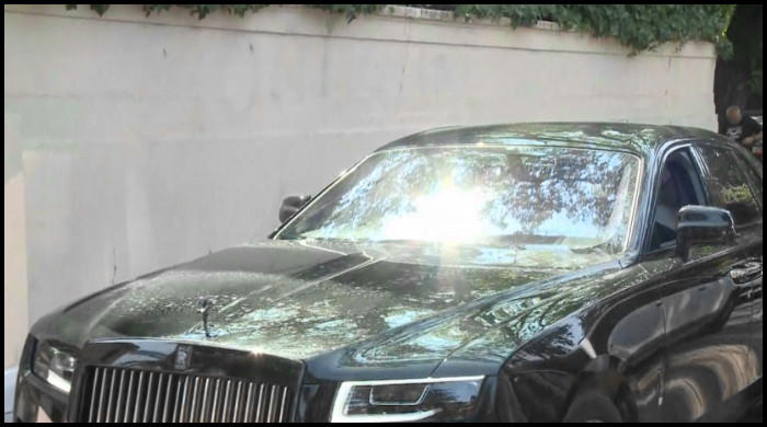 Gigi Becali și Rolls-Royce Ghost Black Badge / Foto: Captură Digi Sport