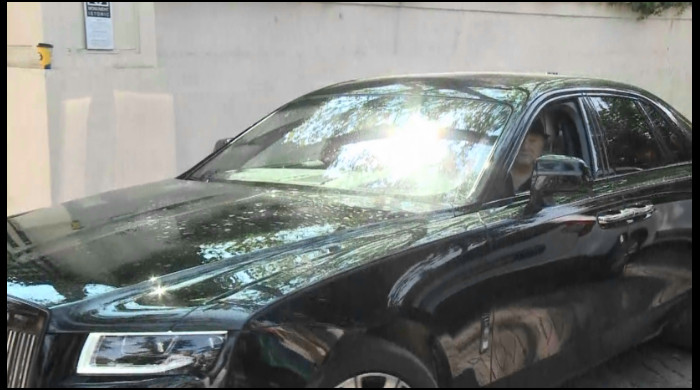 Gigi Becali și Rolls-Royce Ghost Black Badge / Foto: Captură Digi Sport