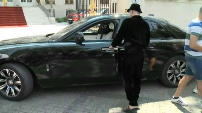 Cui îi aparține, de fapt, ”bestia” care costă o avere cu care s-a afișat Gigi Becali