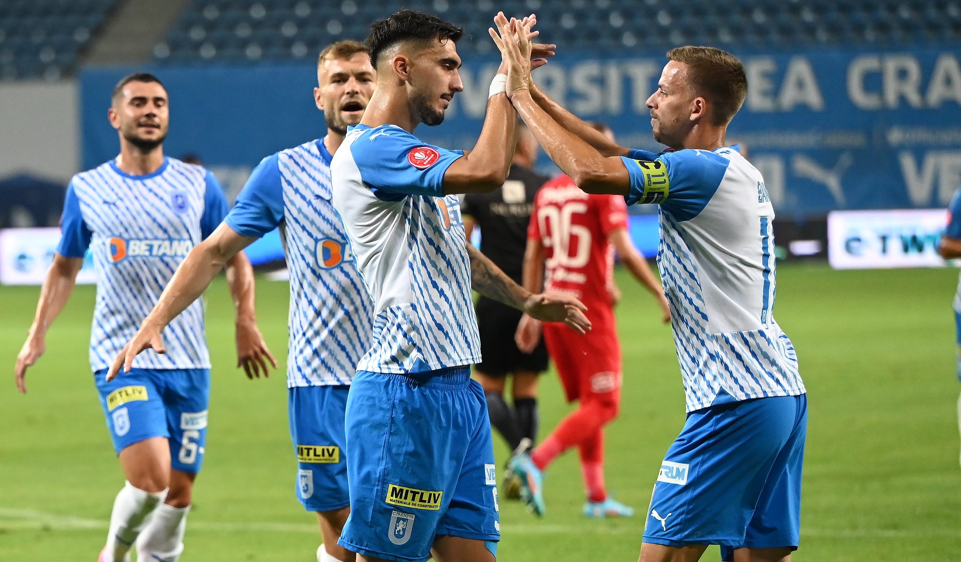 Universitatea Craiova - Hermannstadt 1-0. Victorie cu emoții pentru Reghecampf, la primul meci în Bănie de după revenire