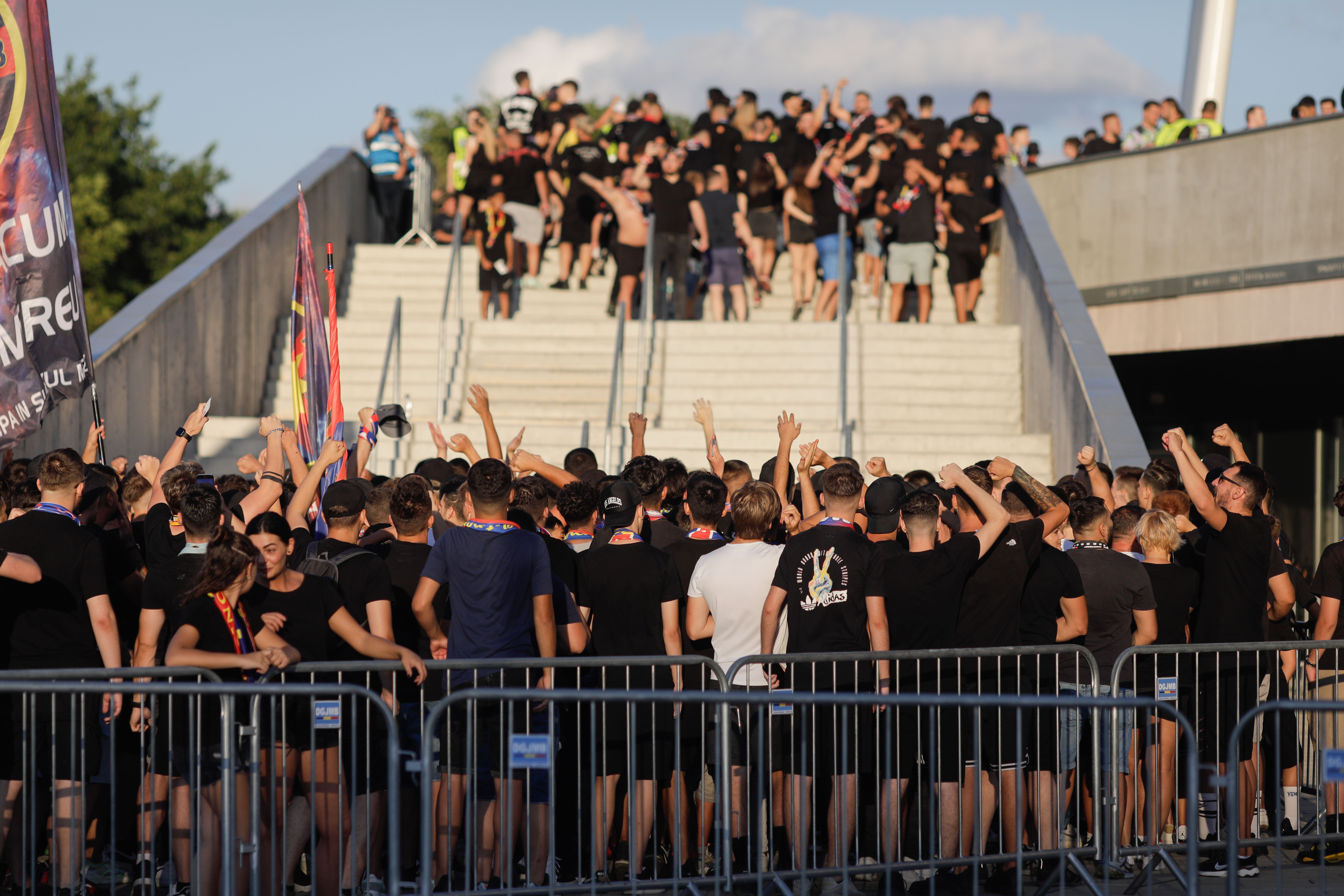 Suporterii FCSB care au comis-o în Ghencea: unul a fost prins cu droguri, iar altul era interzis pe stadioane