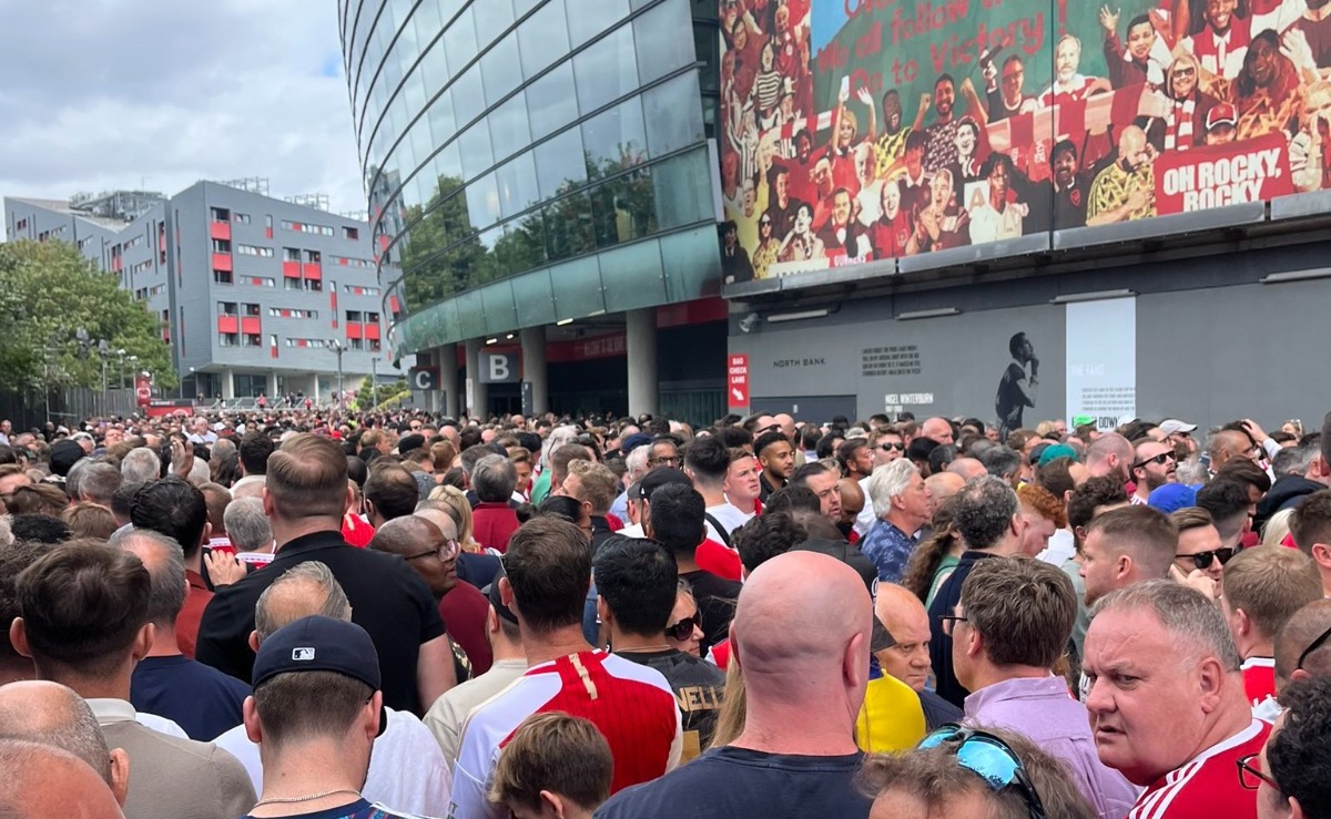 Startul partidei Arsenal - Nottingham Forrest a fost întârziat cu 30 de minute! Care a fost motivul