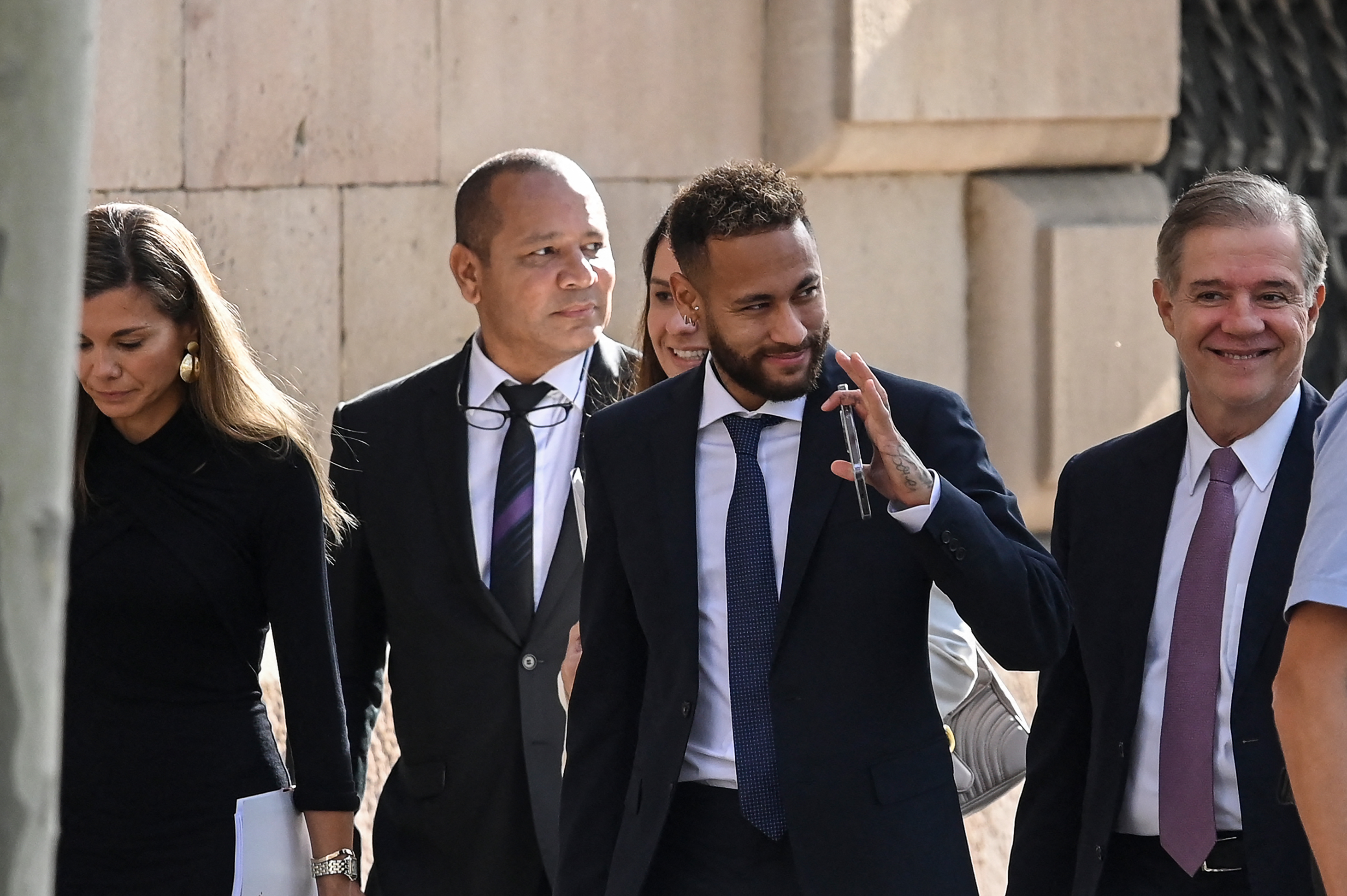 Tatăl lui Neymar n-a mai plătit milionul de euro pentru eliberarea lui Dani Alves. Apoi s-a aflat motivul