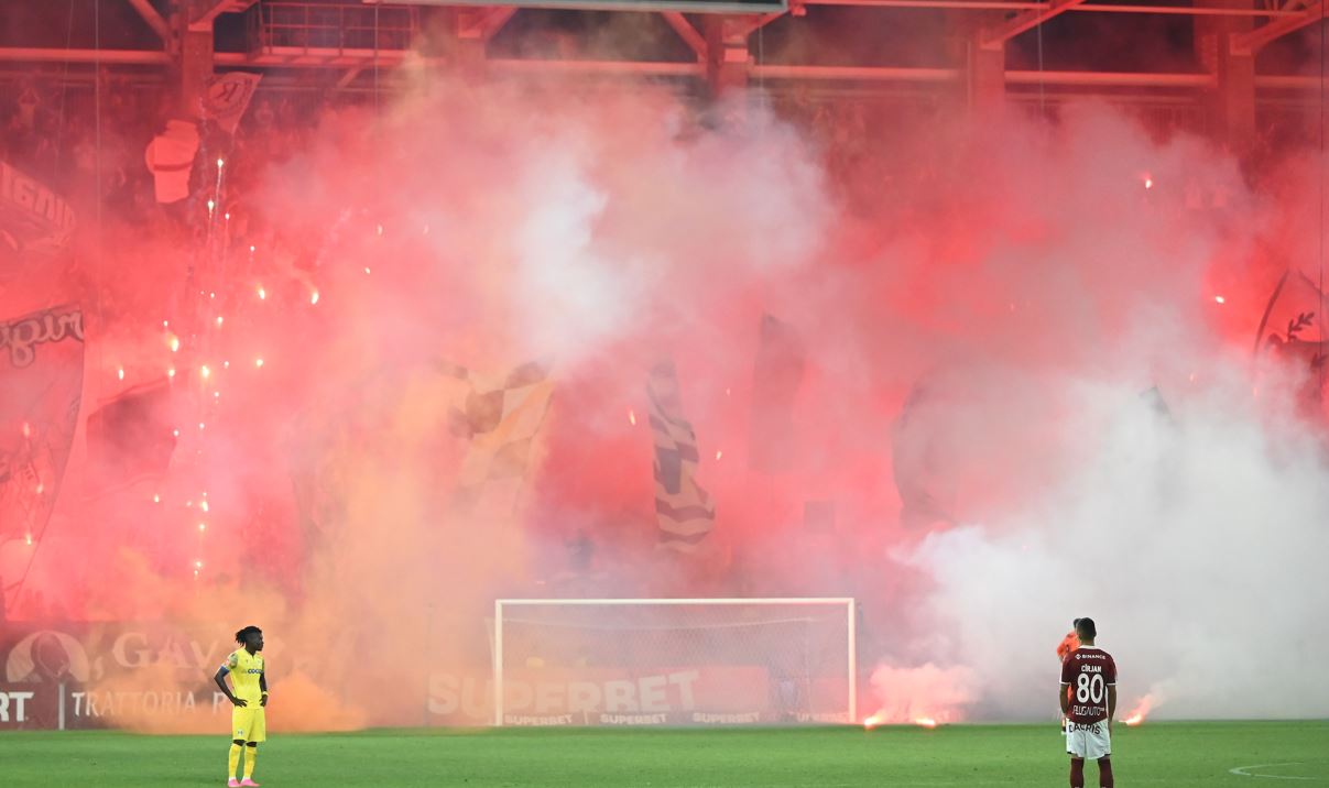 “Revoluție” în Giulești, după Rapid – Petrolul 0-2! “Rușine să vă fie!“. Scandările fanilor au avut două “ținte“