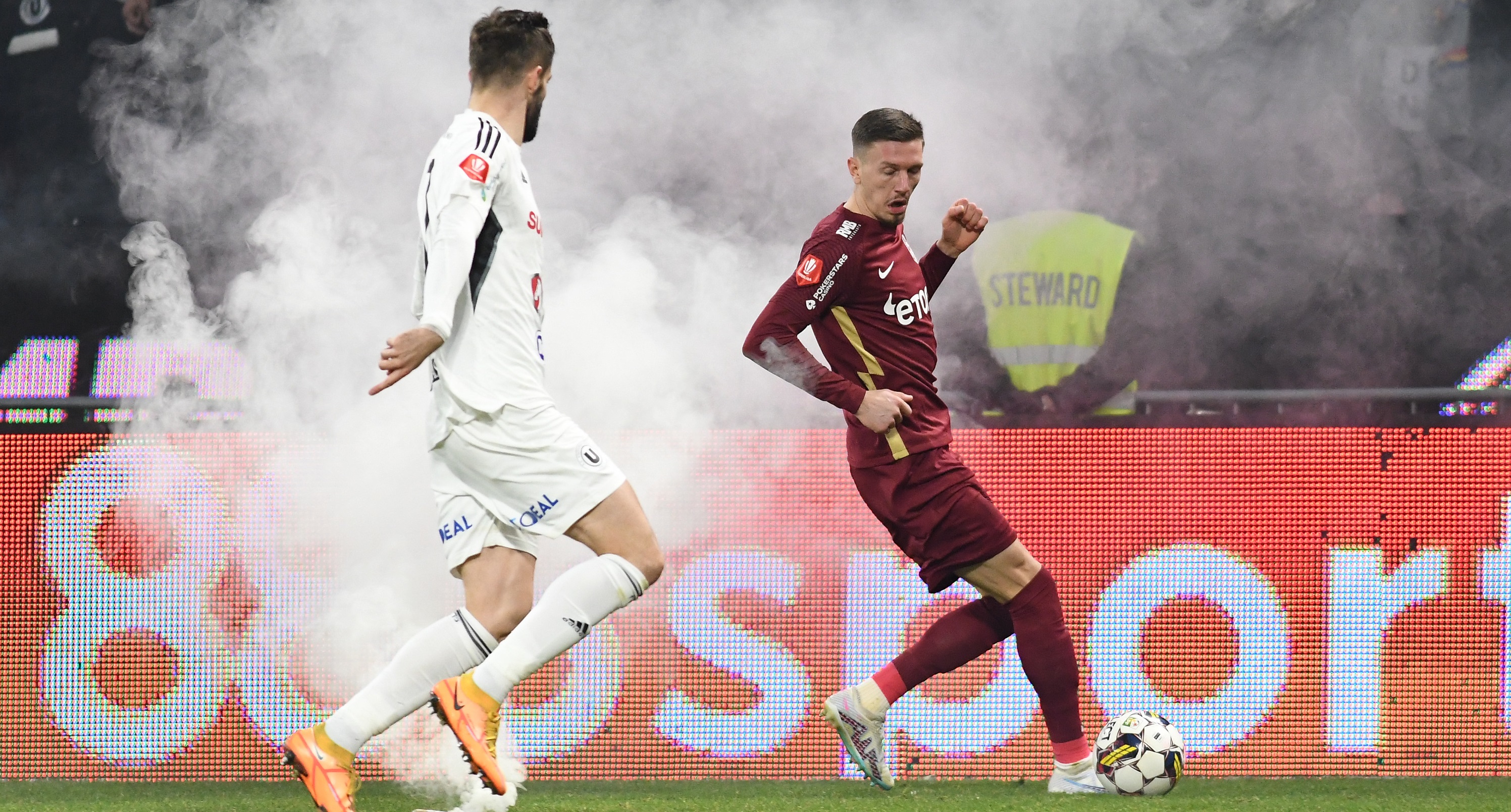 U Cluj - CFR Cluj, Live Video 21:30, Digi Sport 1. Meci cu mare încărcătură pentru Petrea. ECHIPELE