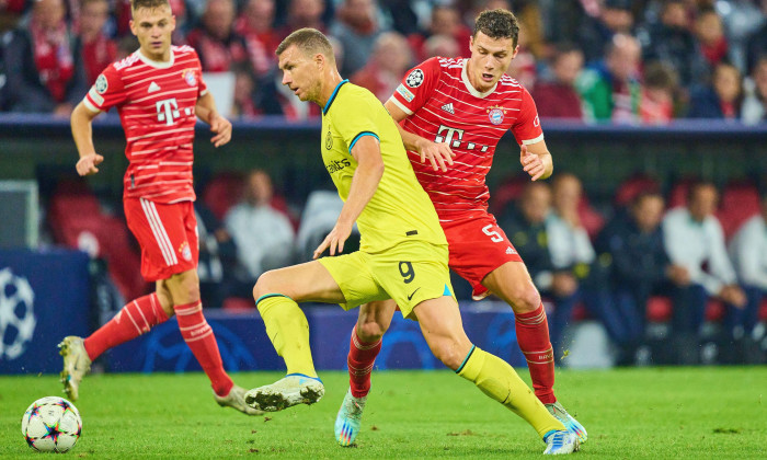 Munich, Germany. 01st Nov, 2022. Edin Dzeko Inter Mailand 9 compete for the ball, tackling, duel, header, zweikampf, action, fight against Benjamin PAVARD, FCB 5 Joshua KIMMICH, FCB 6 in the match FC BAYERN MUENCHEN - INTER MAILAND 2-0 of football UEFA Ch