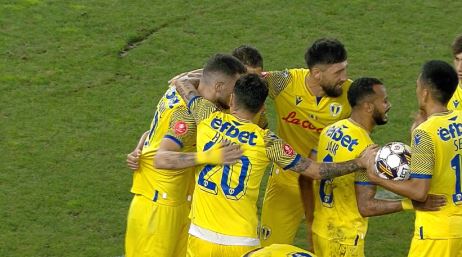 Dinamo - Petrolul 1-1, Digi Sport 1. Lupii egalează în minutul 37! Două erori uriașe în prima repriză