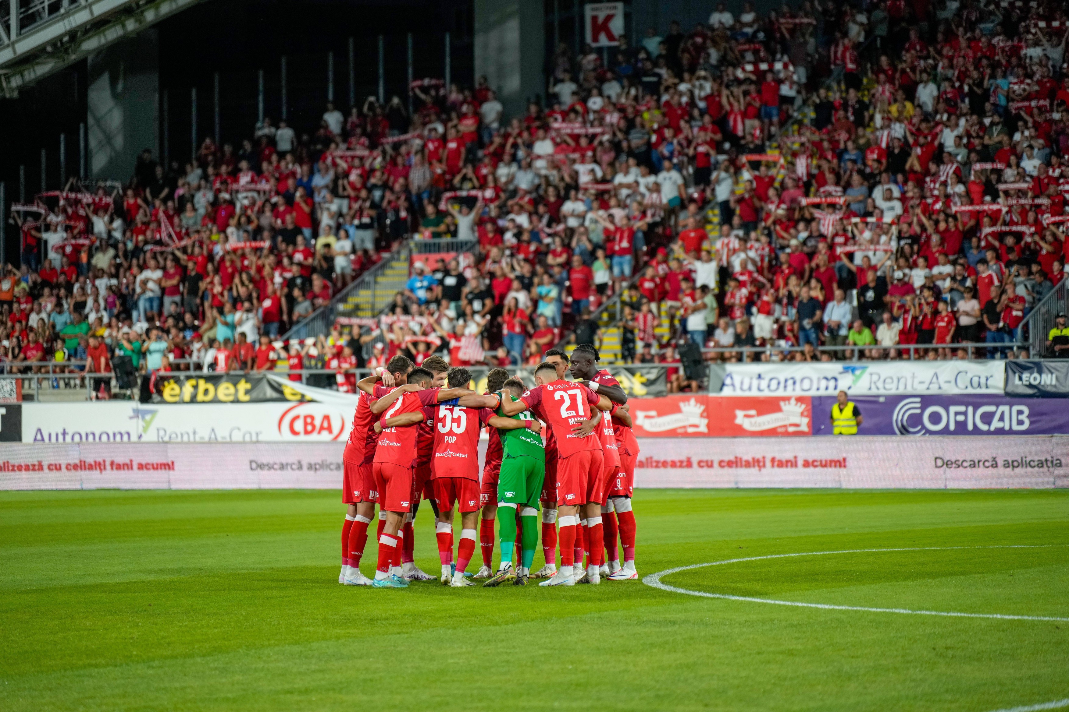Mesajul afișat de fanii celor de la UTA, la primul meci după infarctul suferit de Mircea Rednic