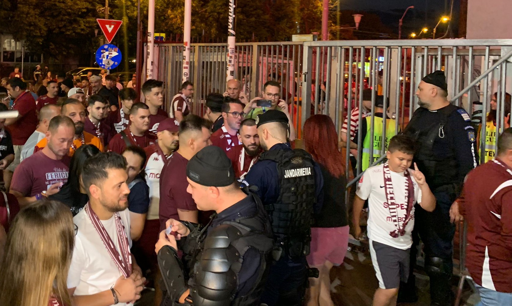 Suporteri de la Rapid, interziși pe Giulești înaintea derby-ului cu Dinamo! Ce s-a întâmplat