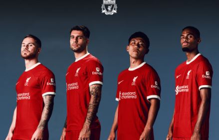 OFICIAL | Liverpool l-a prezentat pe Ryan Gravenberch! Cât au plătit "Cormoranii" pentru transferuri