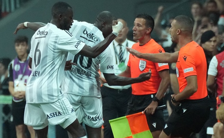 A venit replica! Ce a spus Mircea Lucescu despre Aboubakar, după ce camerunezul s-a bucurat ostentativ în fața sa