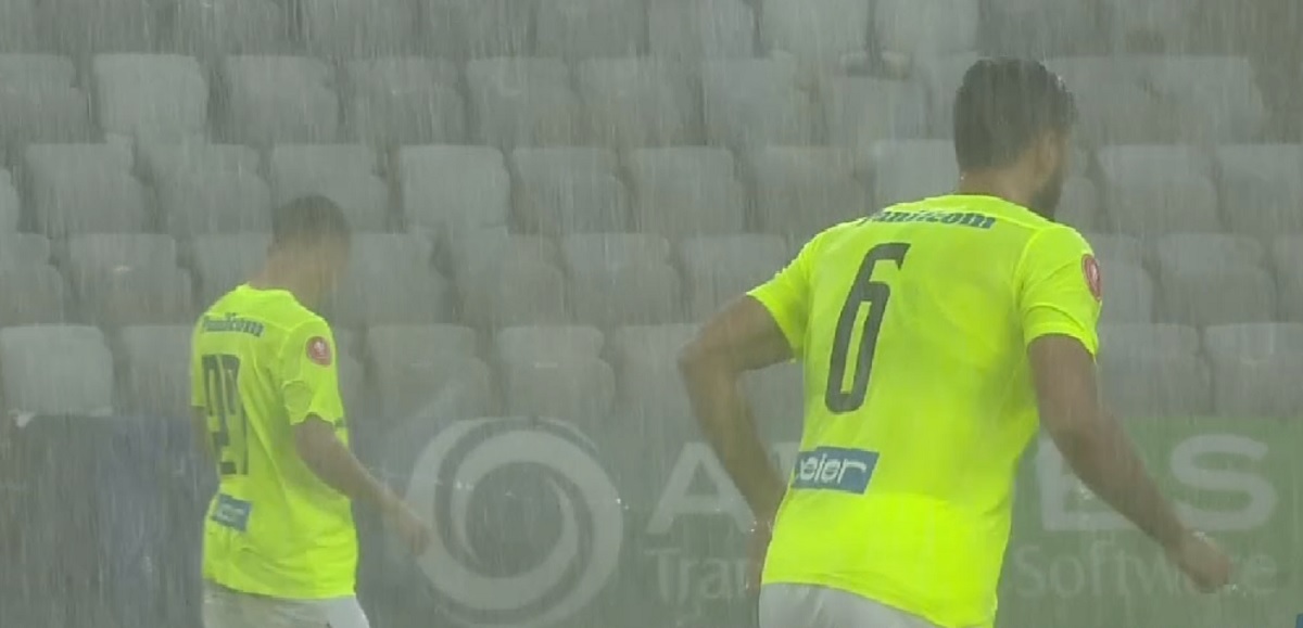 U Cluj - Poli Iași 0-0. Meciul a fost oprit în minutul 54! Plouă torențial la Cluj Napoca