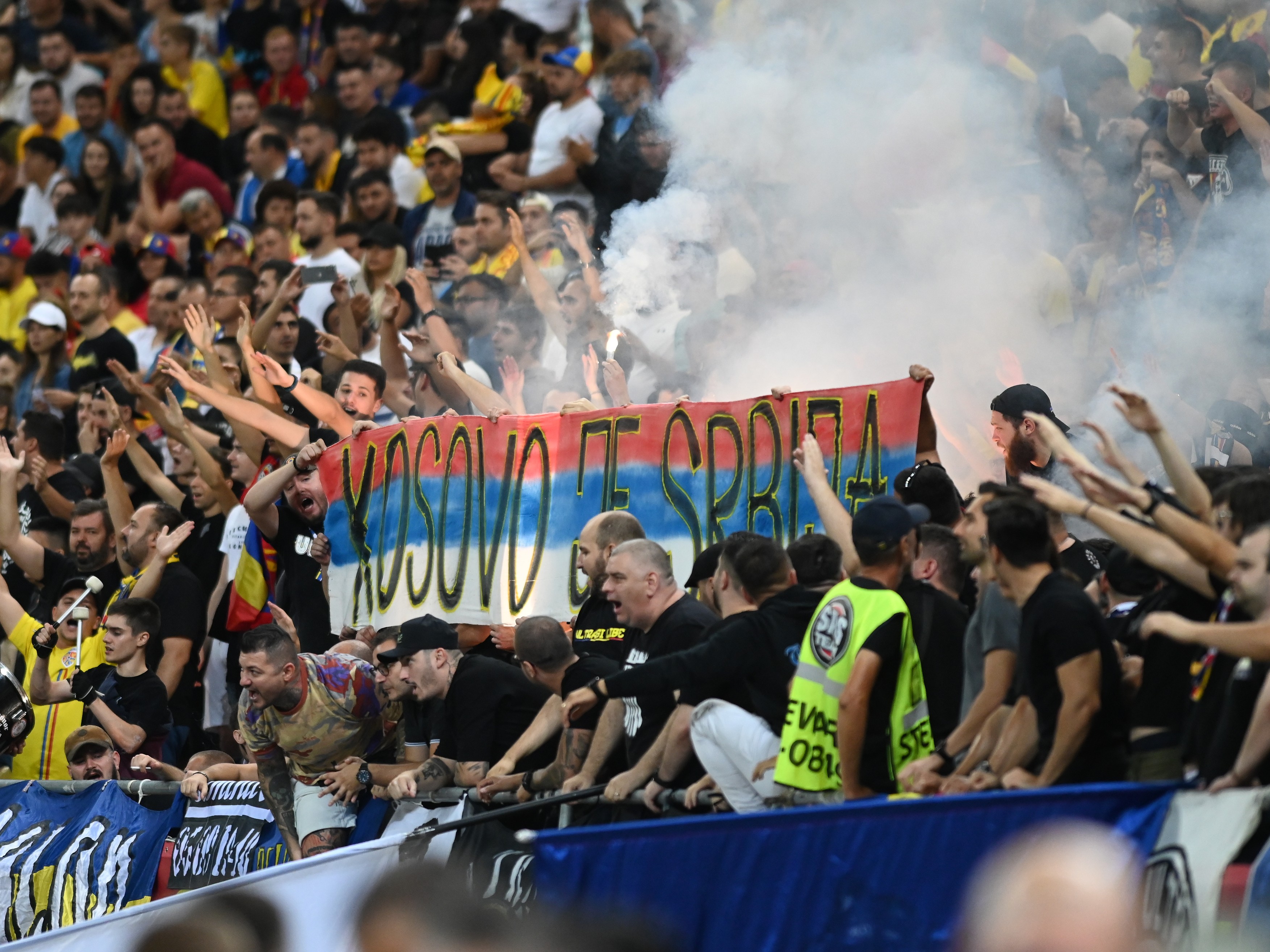 Reacția presei internaționale, după derapajul fanilor de la Uniți Sub Tricolor din partida cu Kosovo