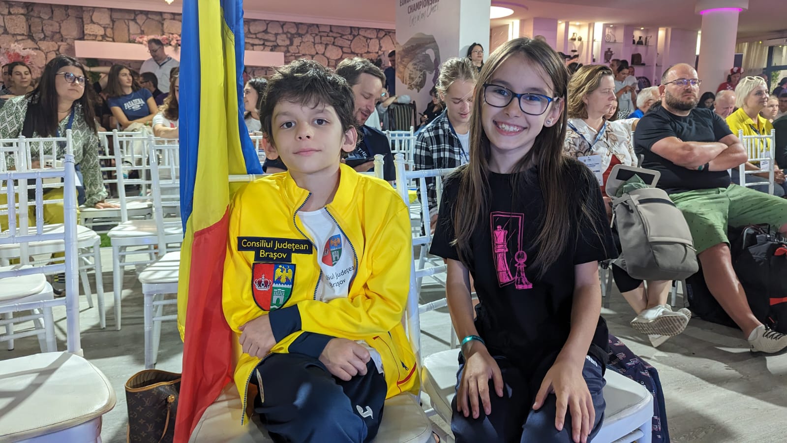 Șahul românesc are un viitor strălucit! Vladimir Sofronie și Maria Anistoroaei, aur la CE pentru Juniori 2023