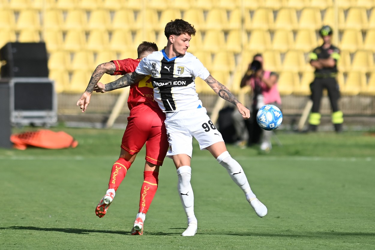 ”De neoprit!”. Nota primită de Dennis Man, după ce a marcat în Catanzaro - Parma 0-5