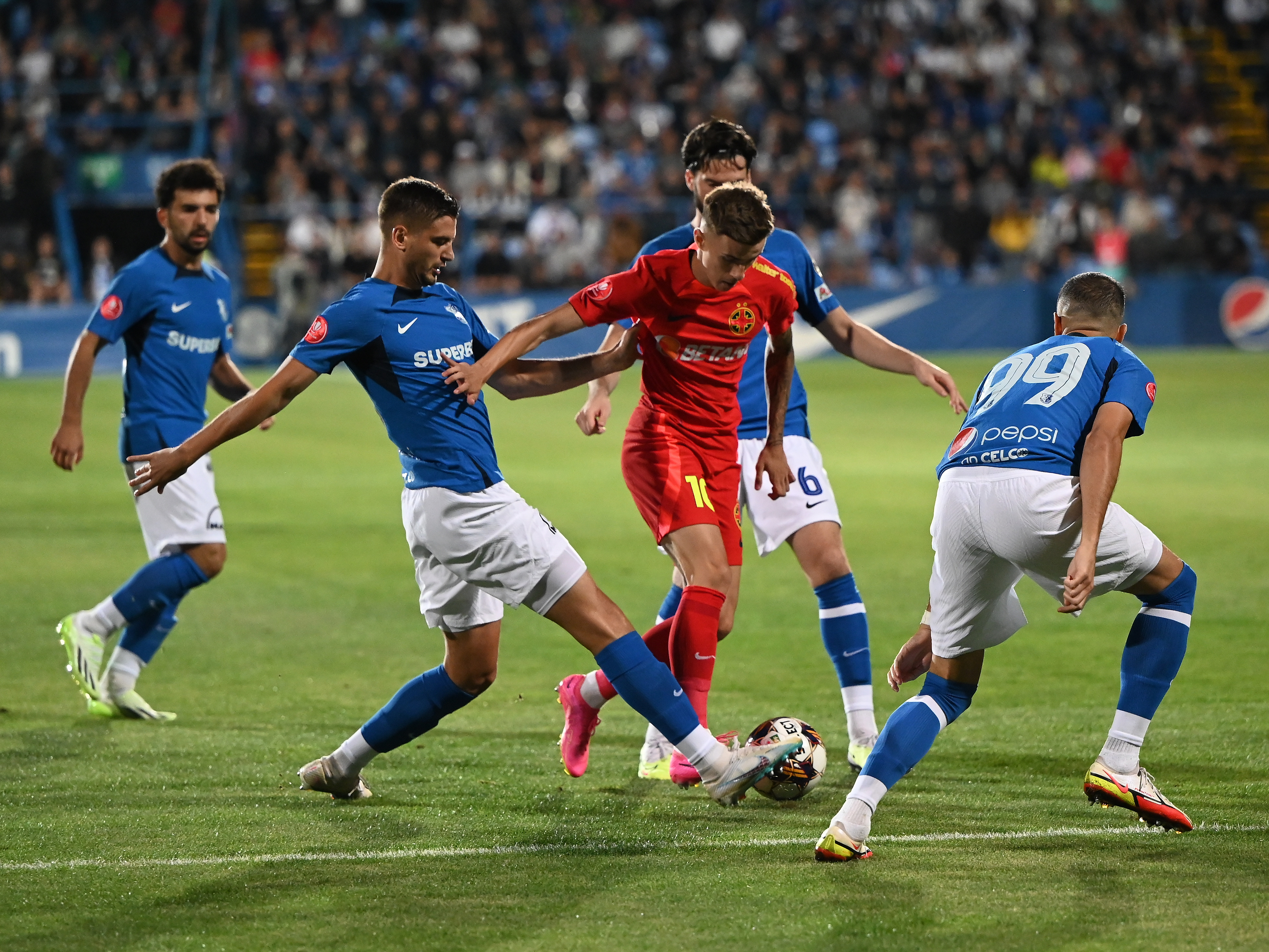 Farul - FCSB 0-1. Roș-albaștrii câștigă cu un penalty controversat