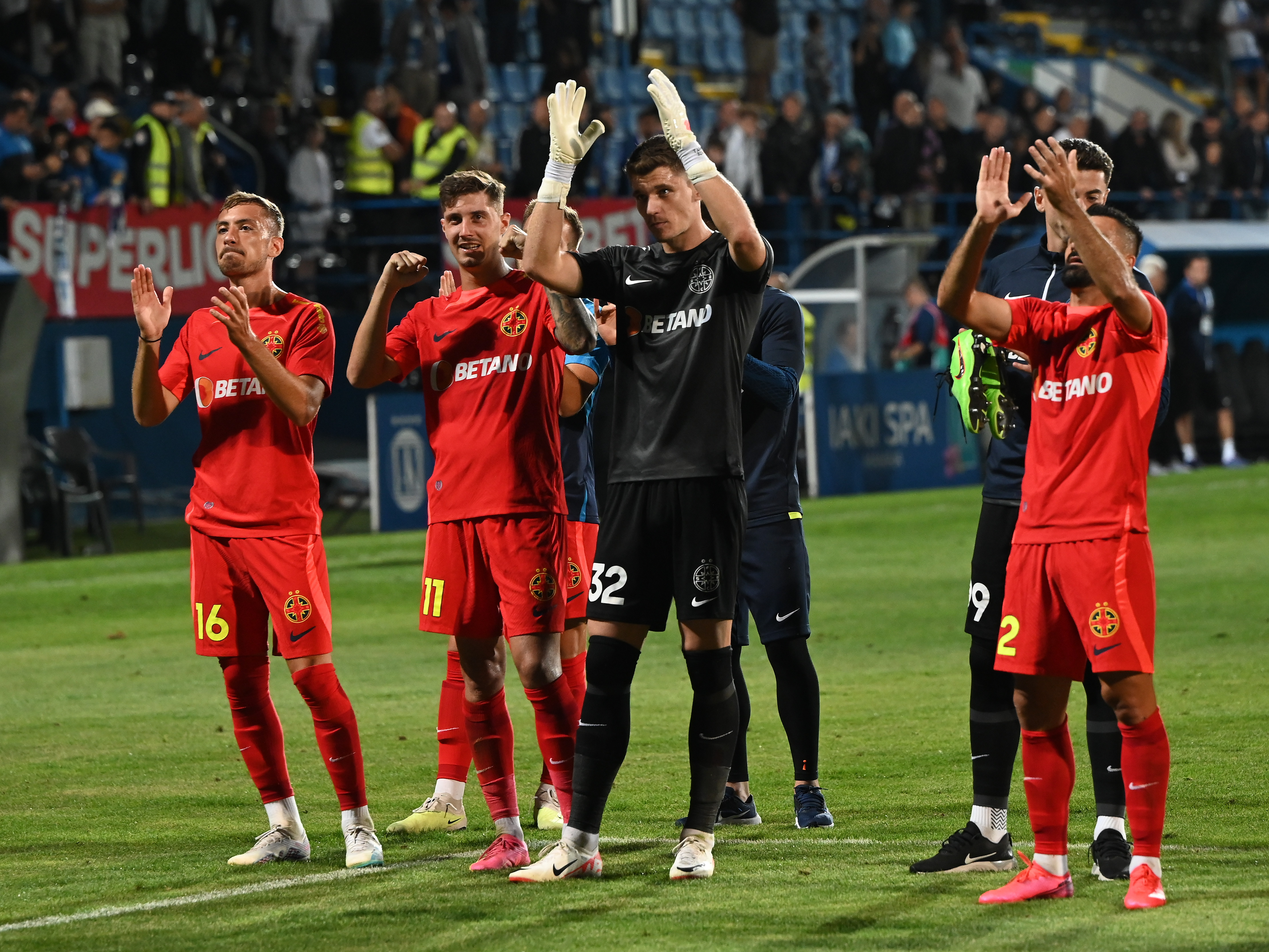 FCSB, lăudată la scenă deschisă: Este o forță în România! Stadioanele sunt pline pe unde merge!