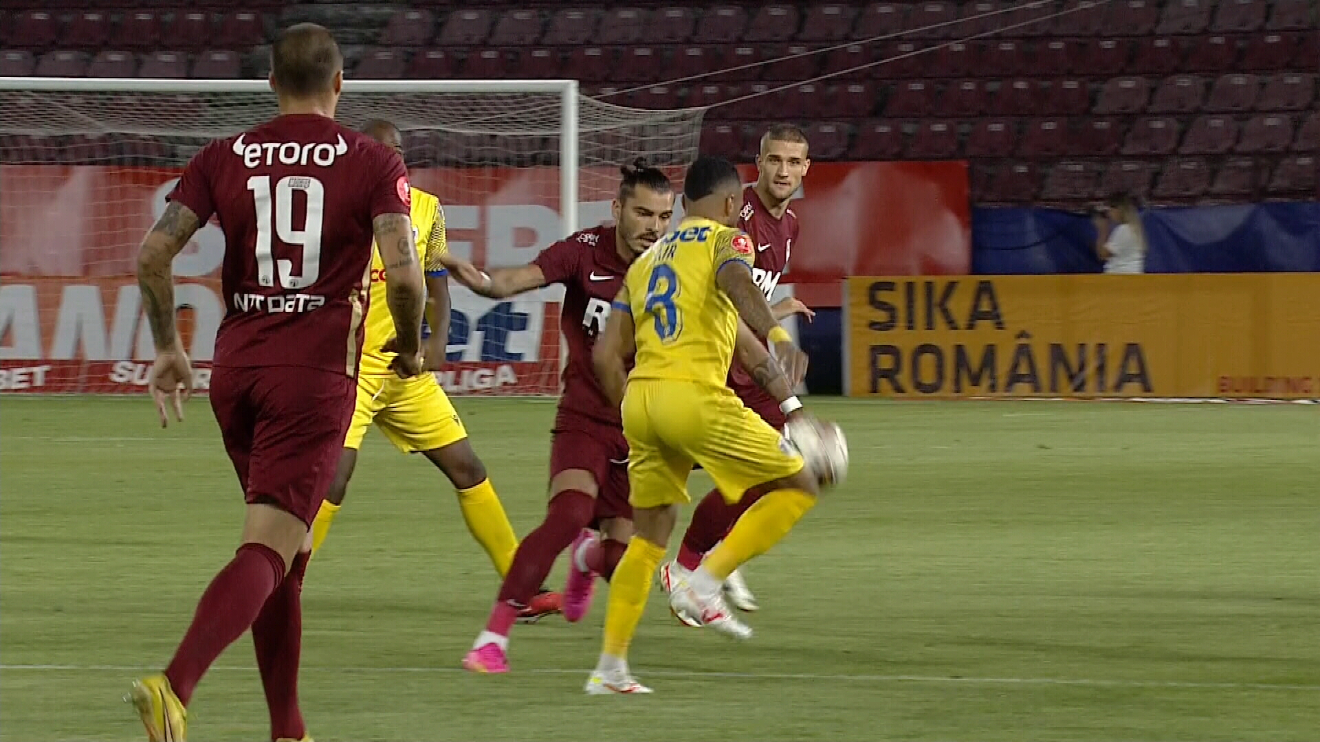 Petrolul - CFR Cluj, LIVE VIDEO, 17:00, Digi Sport 1. Adrian Mutu, la al doilea meci pe banca ardelenilor. ECHIPELE