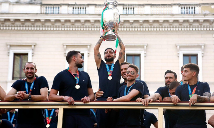 Rome, Italy. 12th July, 2021. The Italian national team ( Giorgio Chiellini, Gianluigi Donnarumma, Lorenzo Insigne, Jorge Luiz Frello Filho Jorginho, Rafael Toloi, Salvatore Sirigu, Giovanni Di Lorenzo of Italy ), carries the UEFA Euro 2020 cup around Rom