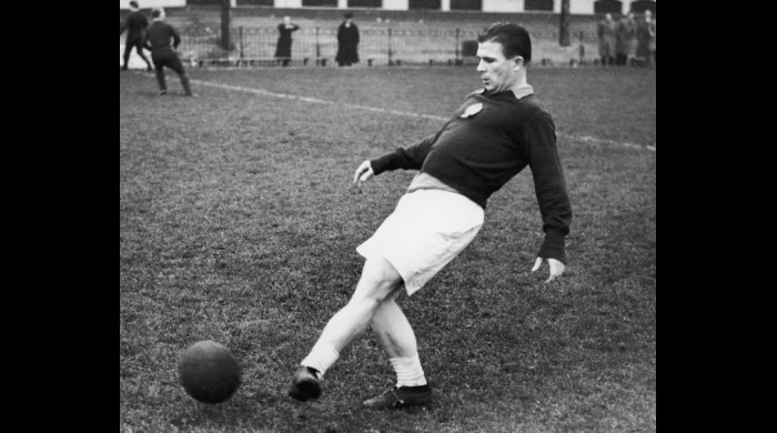 10. Ferenc Puskas (Ungaria) a jucat în perioada 1943 - 1966. 