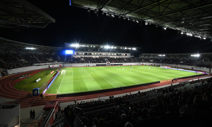 Imagini fabuloase la Sibiu! Jucătorii de la FCSB au făcut o baie de  mulţime după remiza cu Hermannstadt - Antena Sport