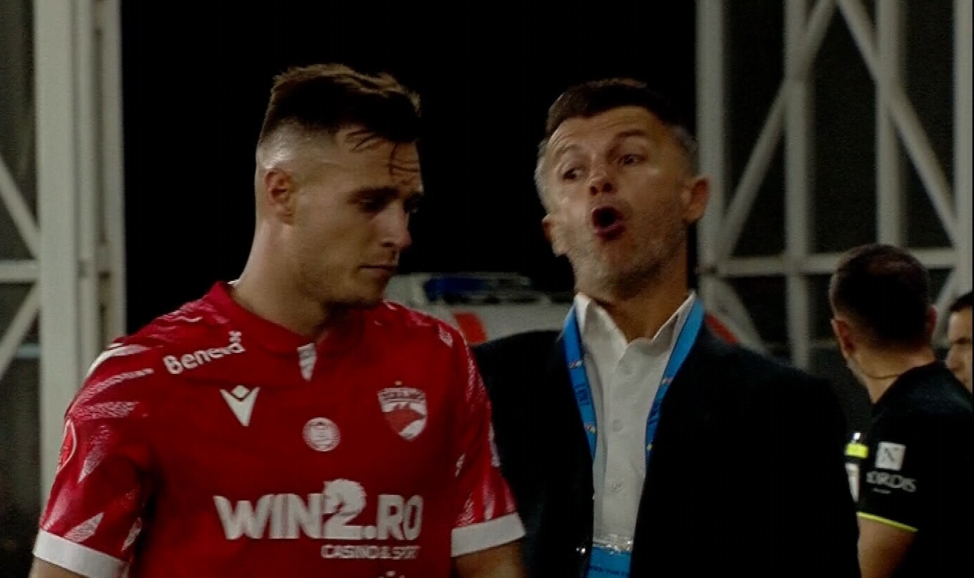 Dennis Politic, schimb de replici cu Ovidiu Burcă după ce a fost înlocuit la Dinamo - Farul: ”Îmi doream să ajut echipa!”