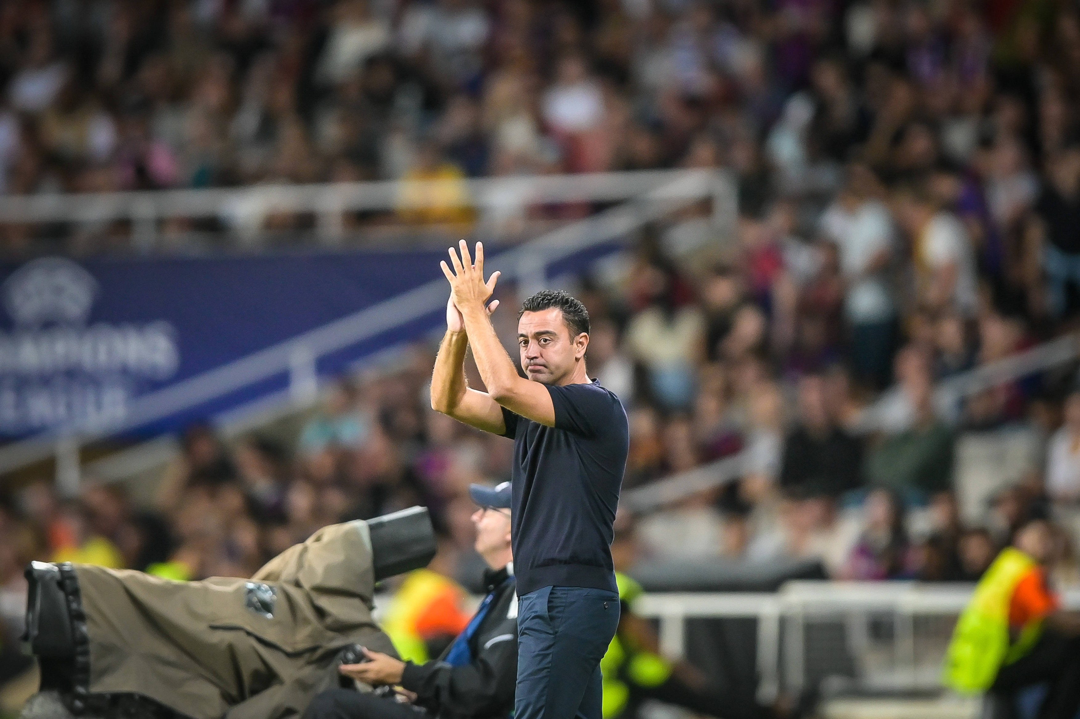 Xavi își prelungește contractul cu Barcelona