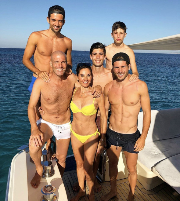 CELEBRITY SOCIAL MEDIA PHOTOS