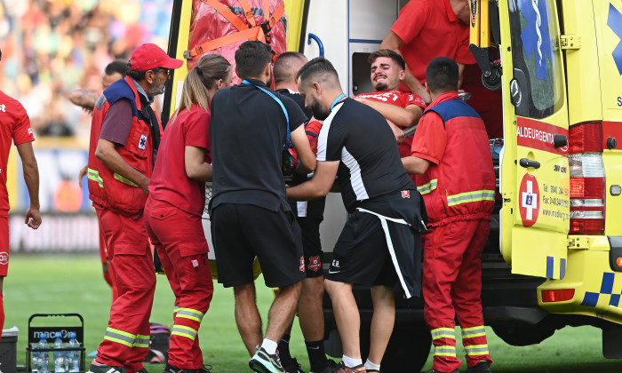 Fotbaliști în lacrimi! Accidentare de coșmar în partida Petrolul –  Hermannstadt - DayNews24