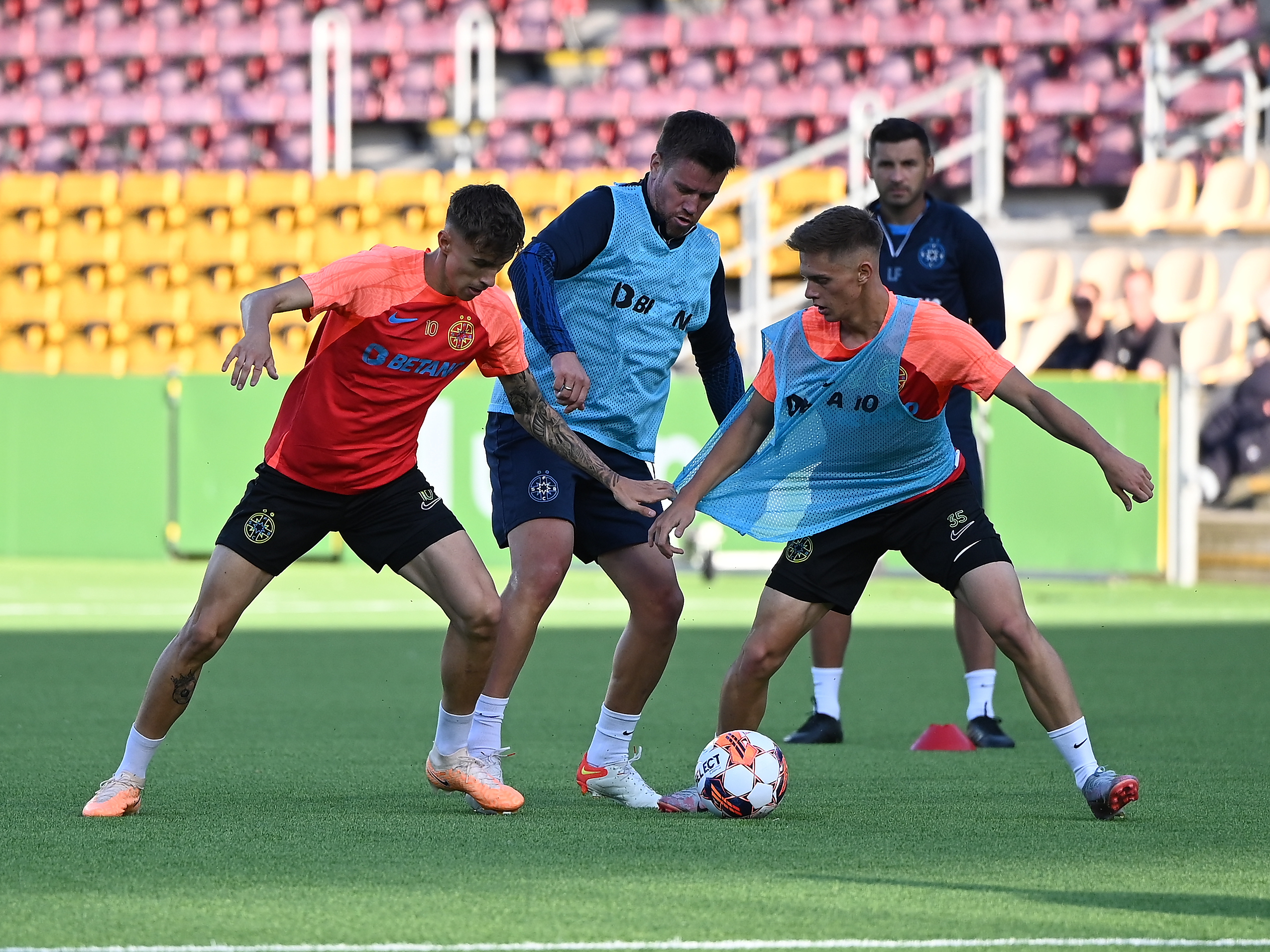 Debut la FCSB, în meciul cu FC Bihor. Echipa de start