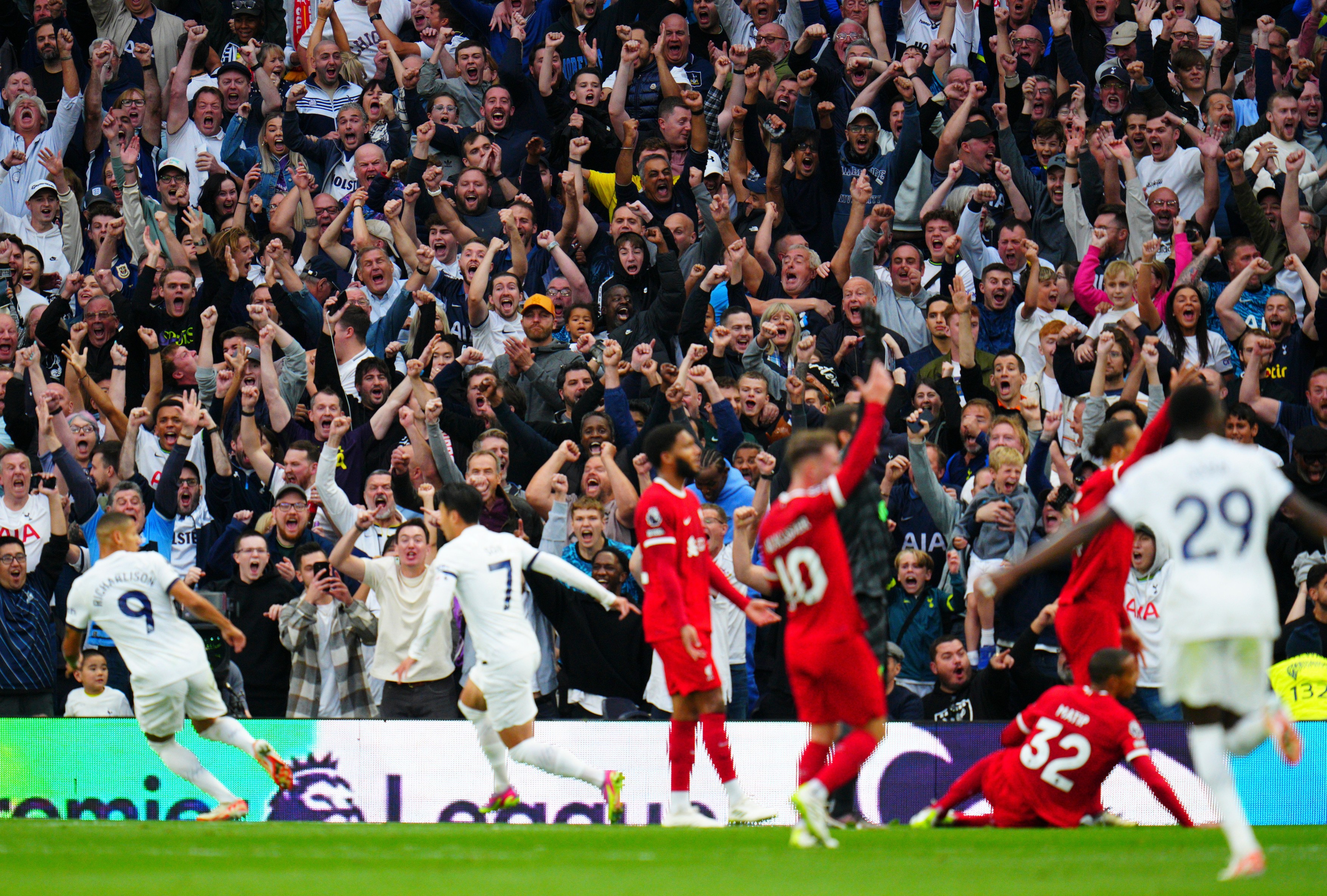 Tottenham - Liverpool 2-1. Meci nebun în Premier League! Cu doi jucători eliminați, ”Cormoranii” și-au dat autogol în 90+6