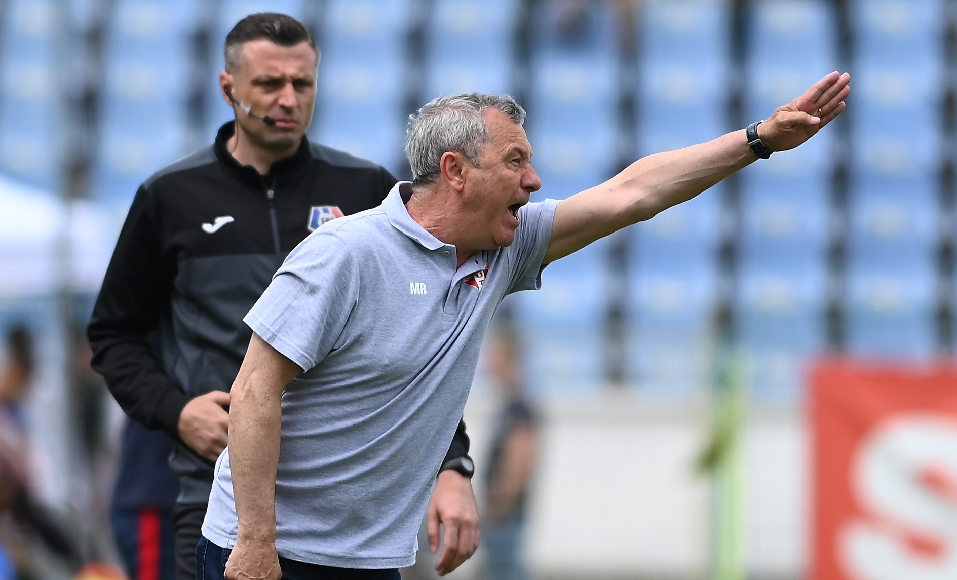 ”Au mârăit!”. Mircea Rednic, în conflict cu jucătorii de la UTA la pauza meciului cu Voluntari
