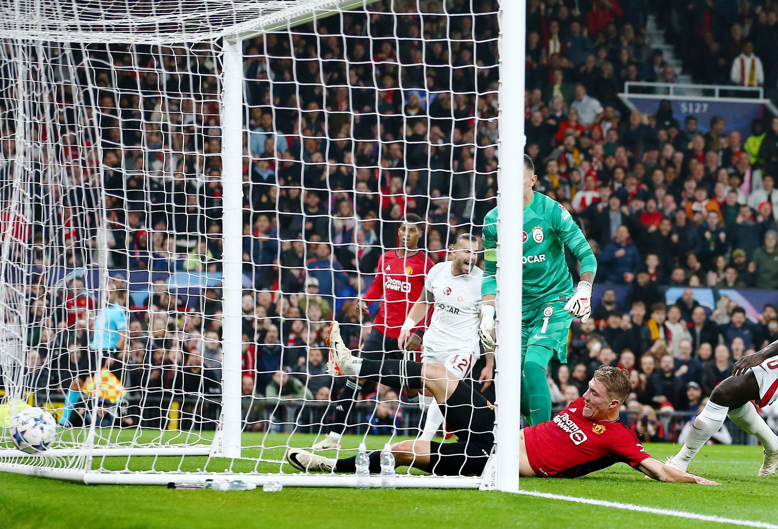 Manchester United - Galatasaray 2-3. Diavolii pierd dramatic pe teren propriu și rămân cu 0 puncte