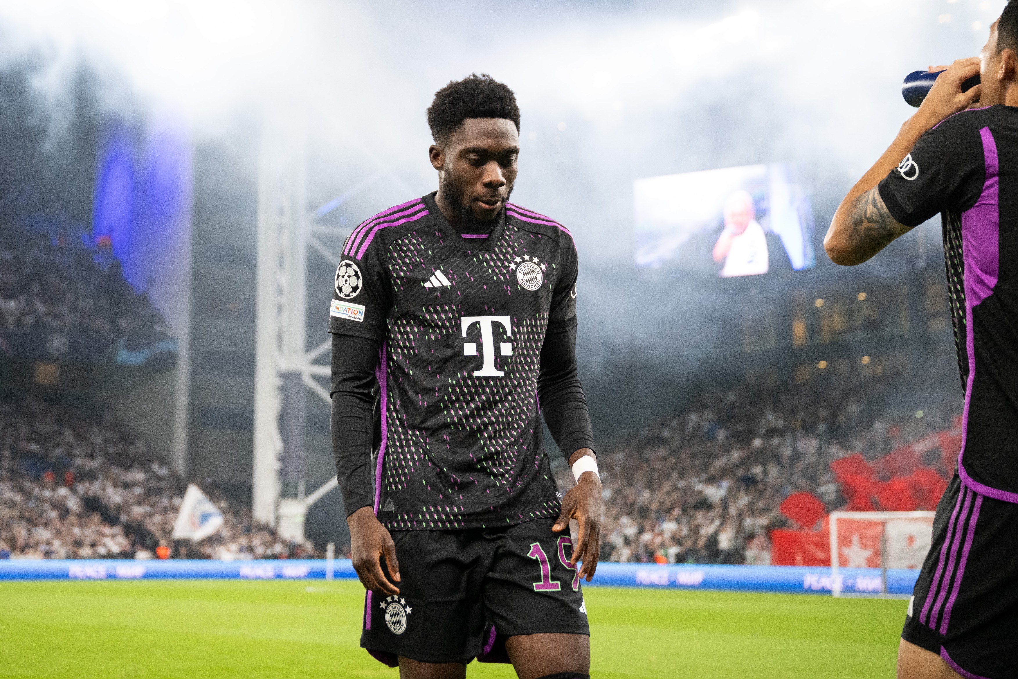 Alphonso Davies a cerut un salariu colosal pentru a-și prelungi contractul cu Bayern Munchen