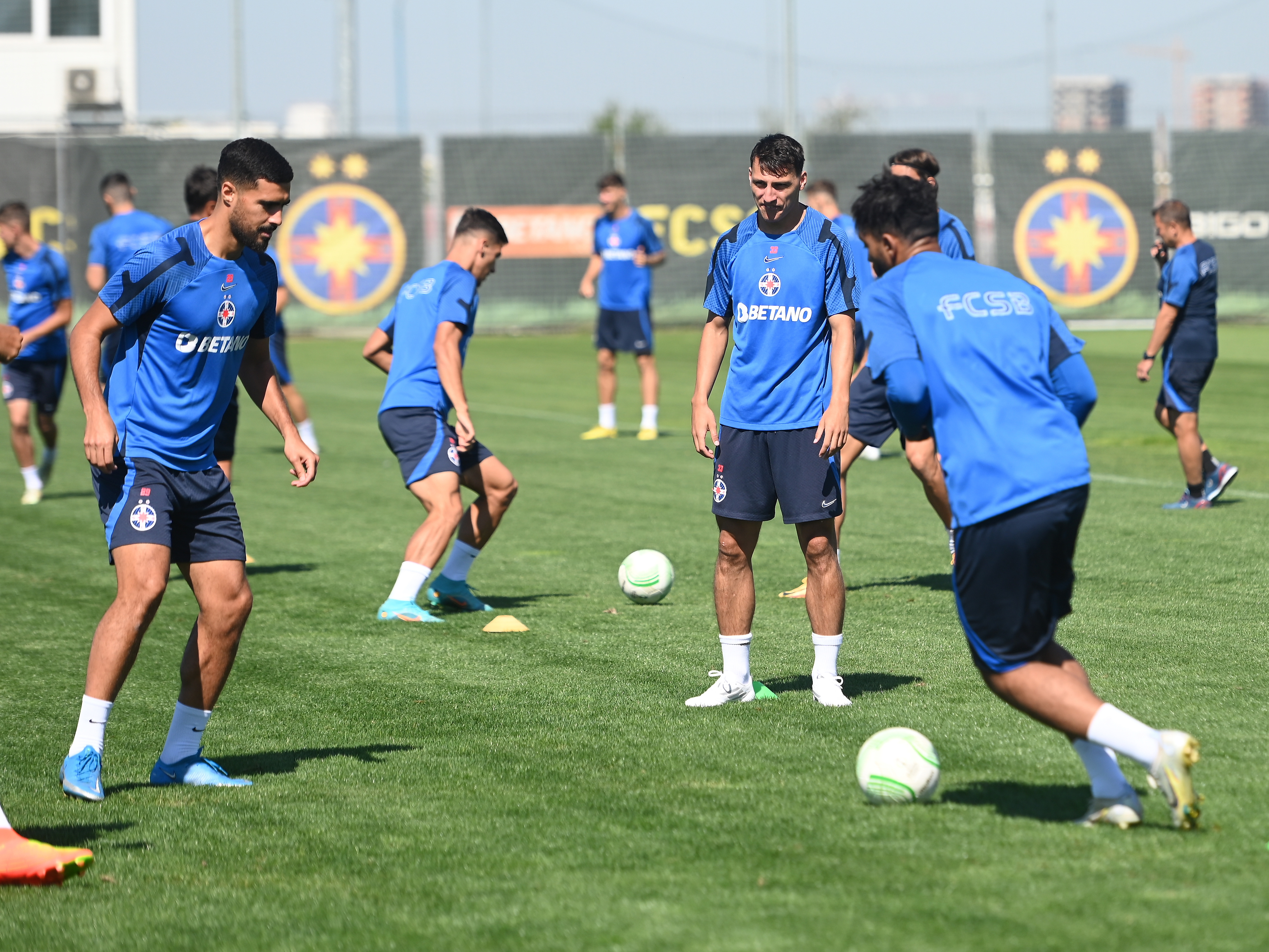 Fostul jucător de la FCSB negociază cu echipe din România