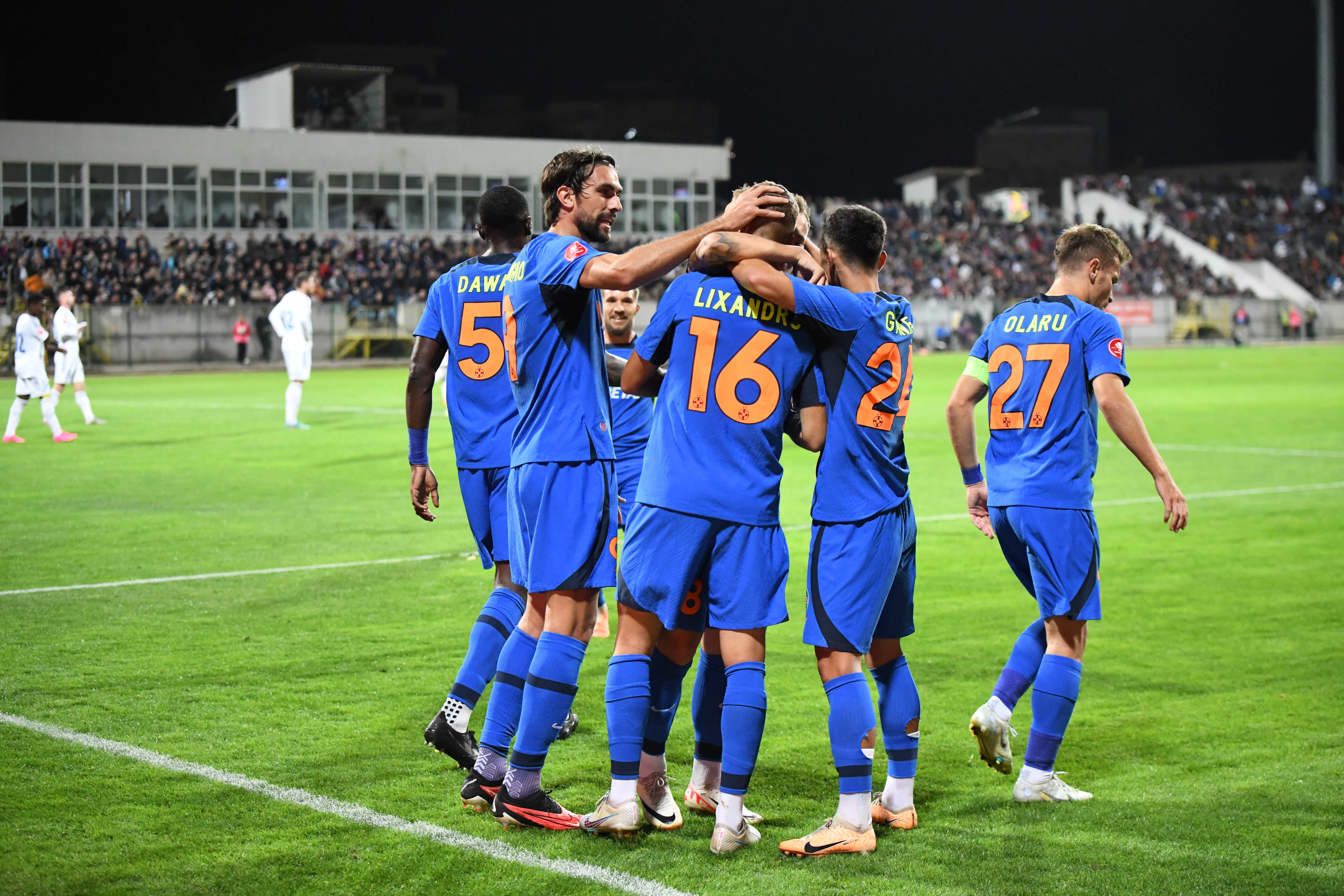 FCSB poate alinia 3 echipe de start în acest sezon. Variantele lui Elias Charalambous