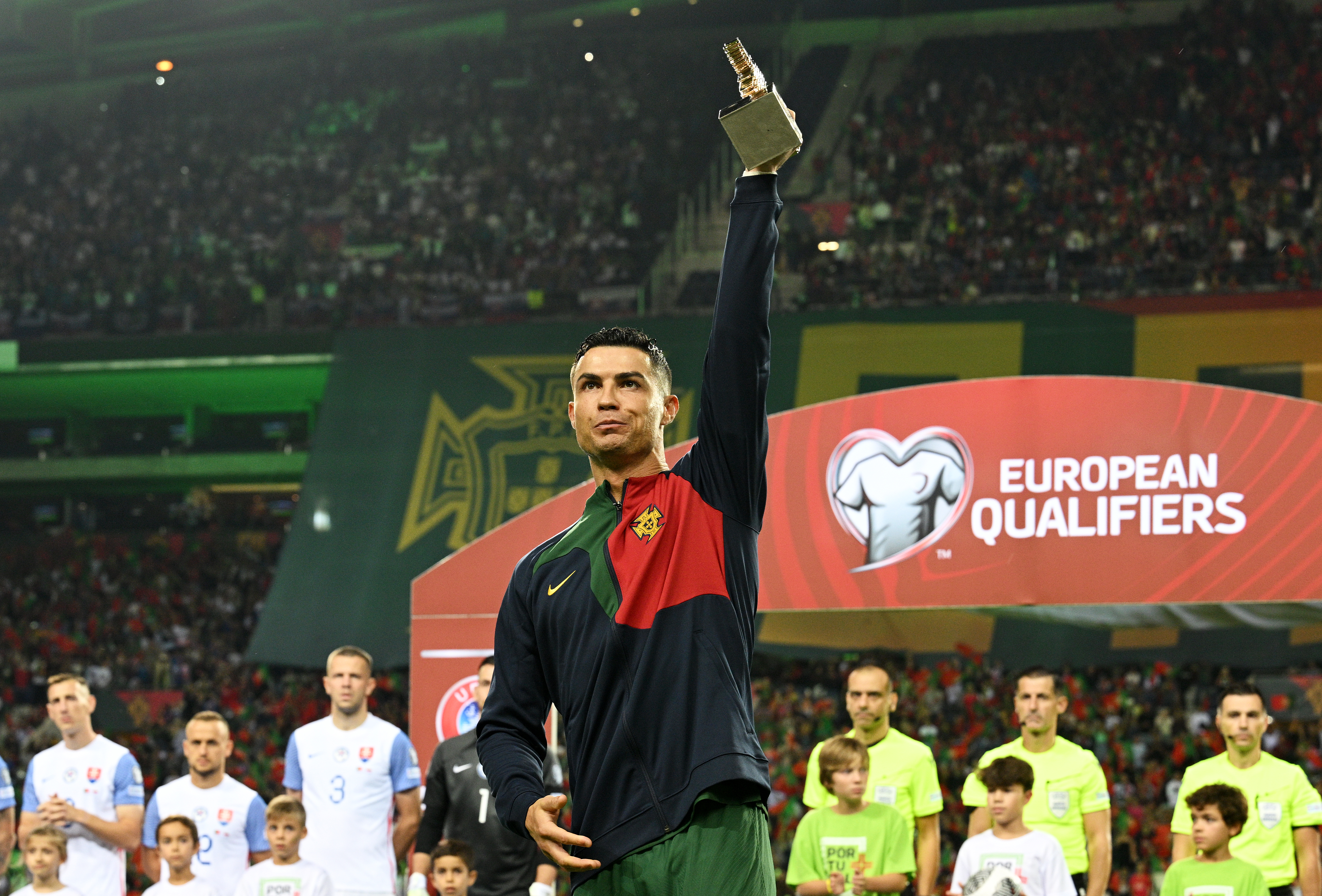 Cristiano Ronaldo, premiat înainte de meciul cu Slovacia! Portughezul a atins o bornă istorică