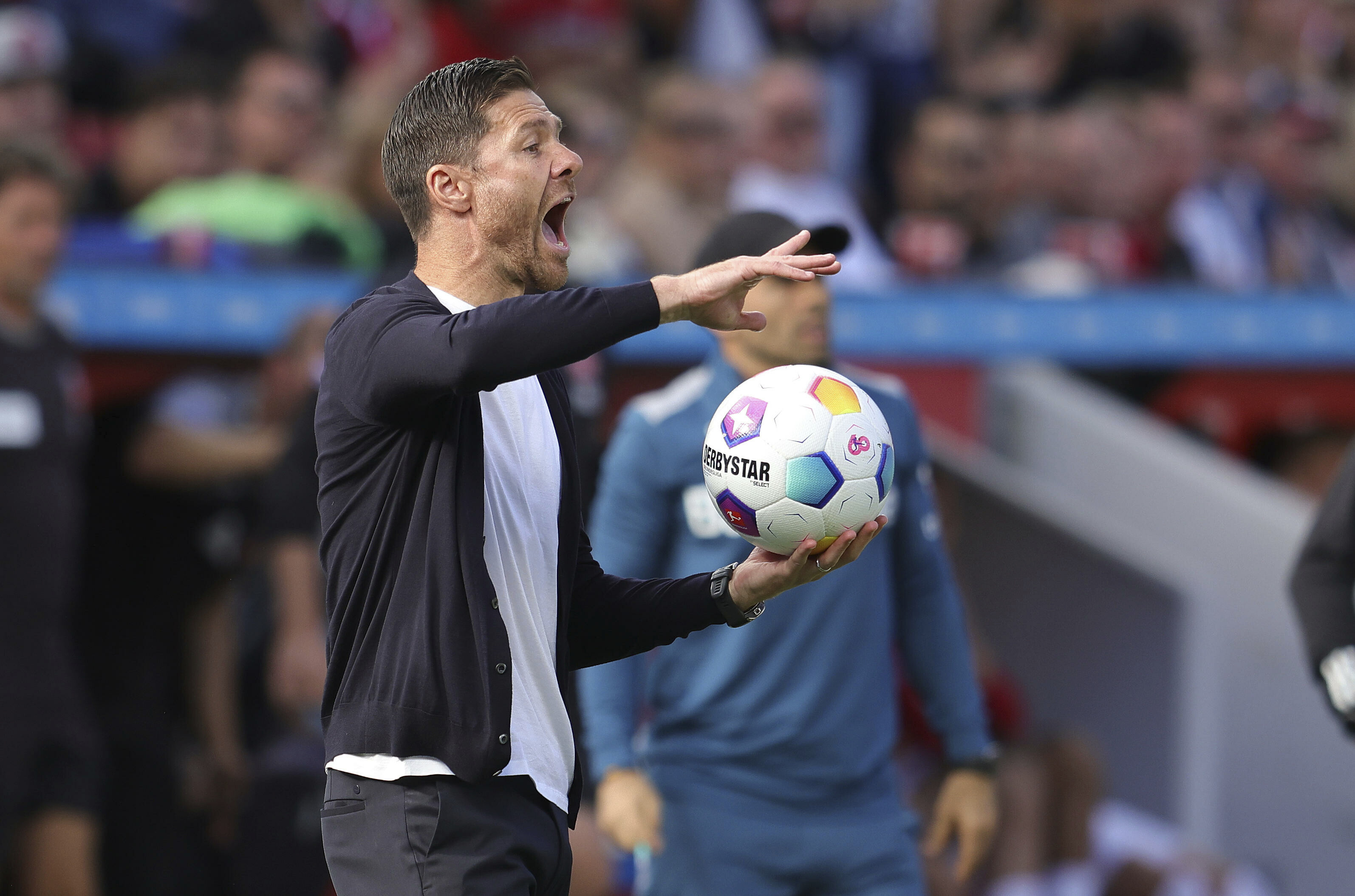 Xabi Alonso, "lecție" de fotbal la 41 de ani. Antrenorul lui Leverkusen a dat o pasă de geniu la antrenamente