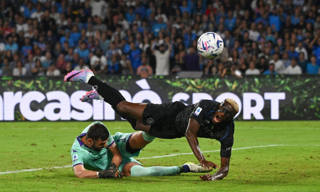 Victor Osimhen of SSC Napoli and Pietro Terracciano of ACF Fiorentina compete for the ball during the Serie A TIM match between SSSC Napoli and ACF