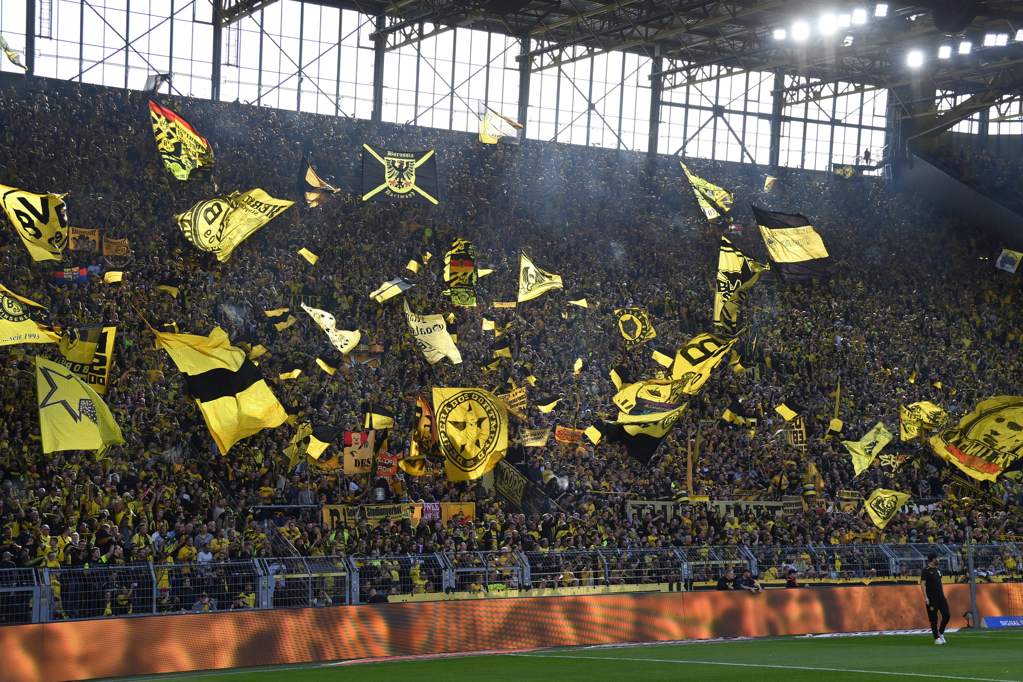 Borussia Dortmund - Werder Bremen, Live Video, 21:30, Digi Sport 3. În urma unei victorii, gazdele ar deveni lideri