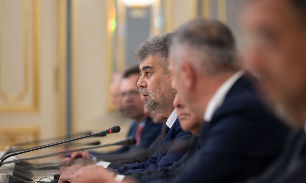 Le président ukrainien Volodymyr Zelensky reçoit le Premier ministre d'Ukraine, Marcel Ciolacu à Kiev