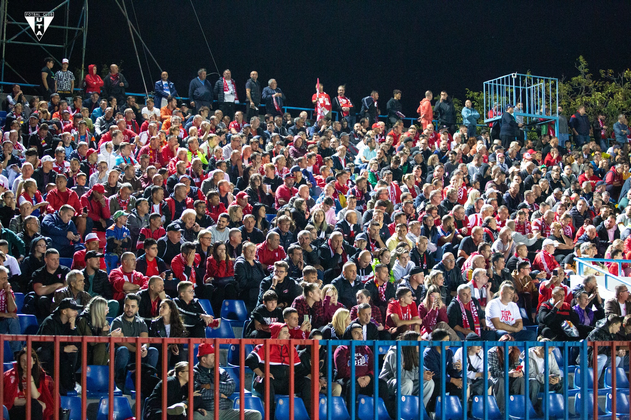 Ca pe vremuri! Imagini spectaculoase de la Oradea, la primul meci organizat în SuperLiga după 16 ani